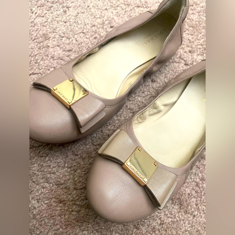 Cole Haan D43263 Women's Tali Bow Ballet
Flat Size 6B - Picture 4 of 5